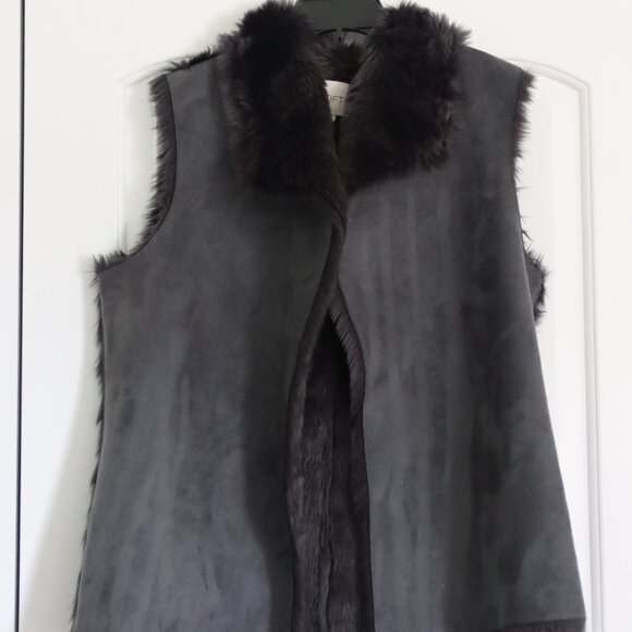 Loft Open Front Faux Leather/Fur Vest Size Medium Grey Outer with Black Faux Fur - Picture 11 of 13